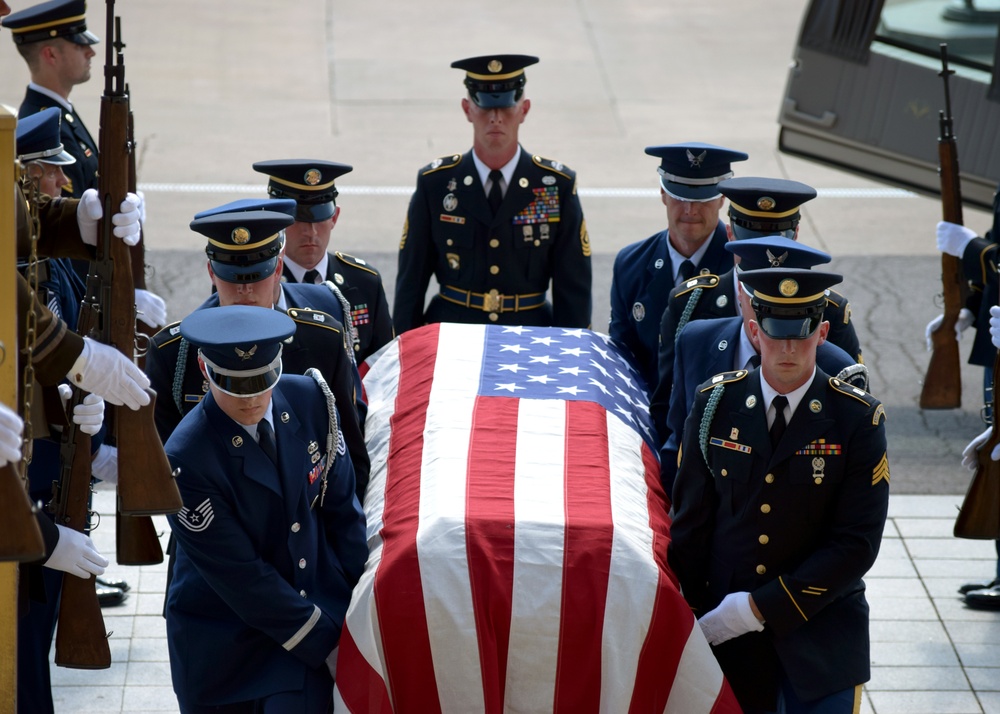 Former Gov. Robert Ray returns to the capitol one last time with the help of the Iowa National Guard