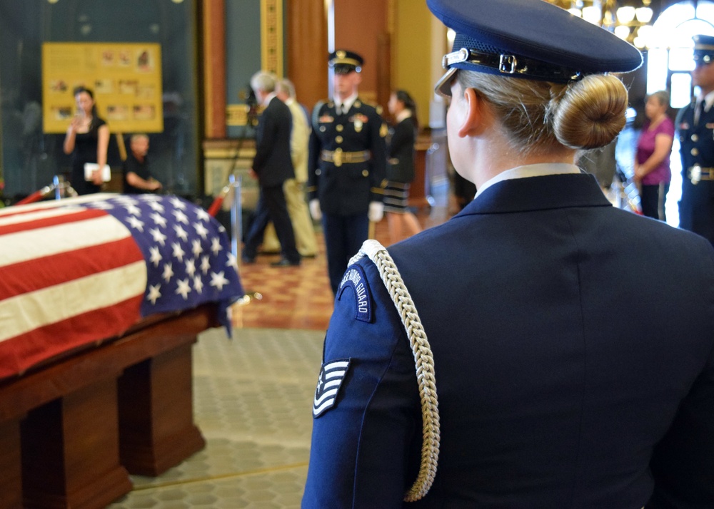 Iowa Air National Guard member stands watch as former Gov. Robert Ray lies in state