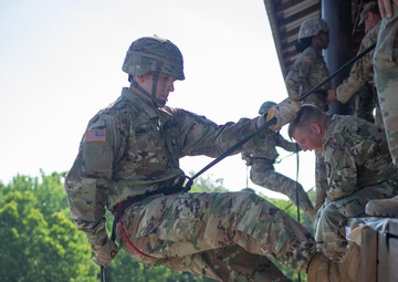 Cadets rappel into the future under the guidance of U.S. Army Reserve NCOs