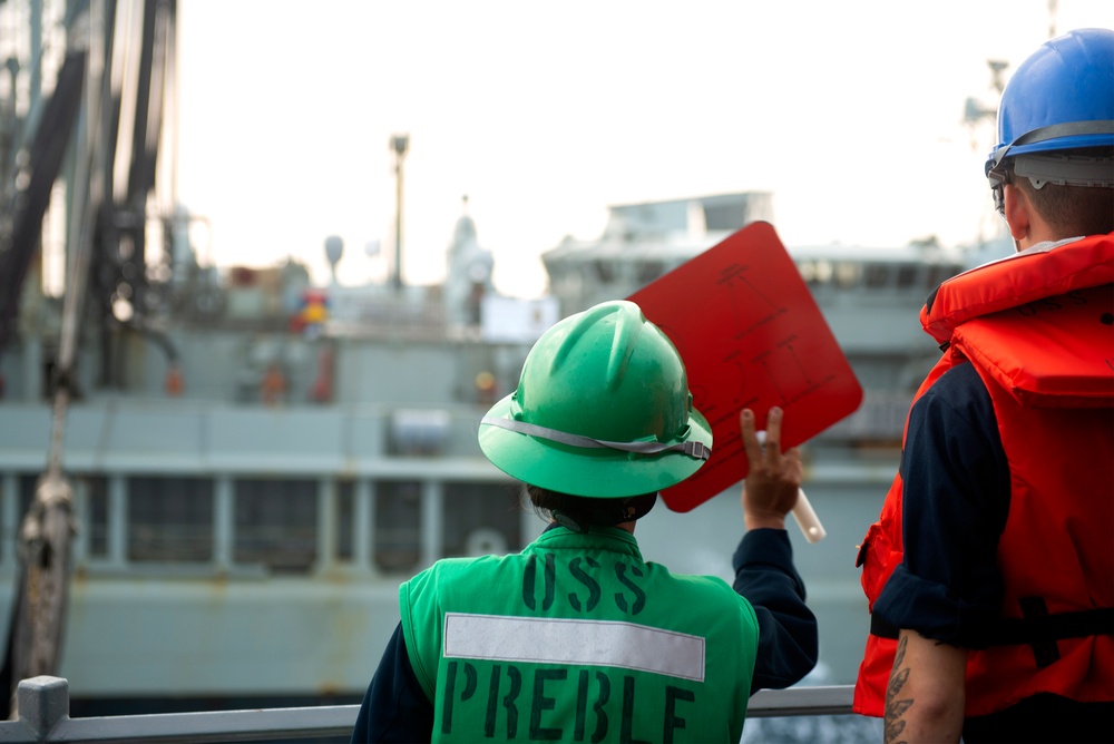 USS Preble (DDG 88) conducts replenishment-at-sea with HMAS Success during RIMPAC