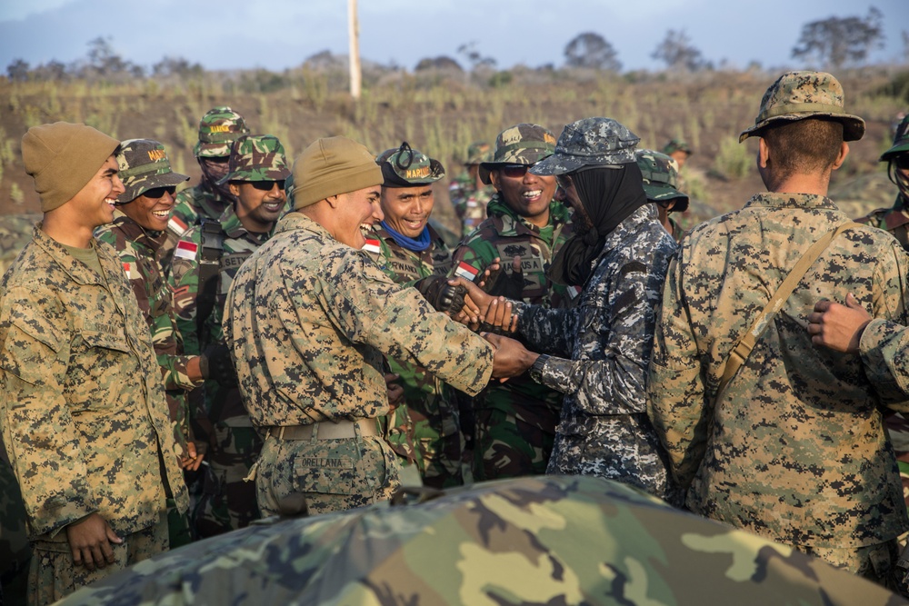 Sri Lankan, Indonesian and U.S. Marines work together during RIMPAC