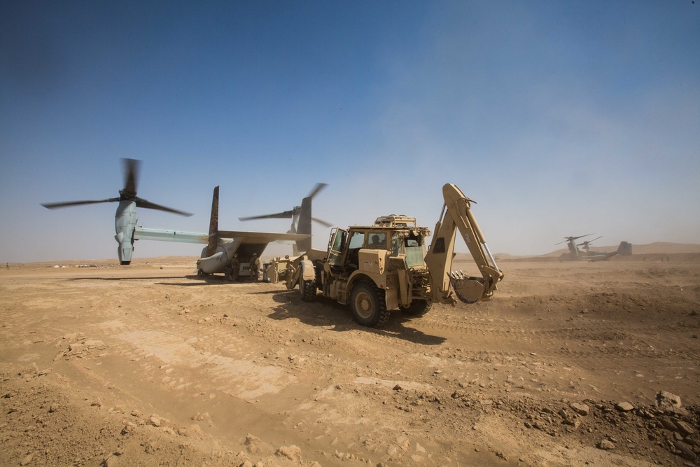 Marines conduct resupply in support of CJTF-OIR