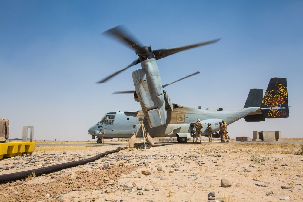 Marines conduct resupply in support of CJTF-OIR