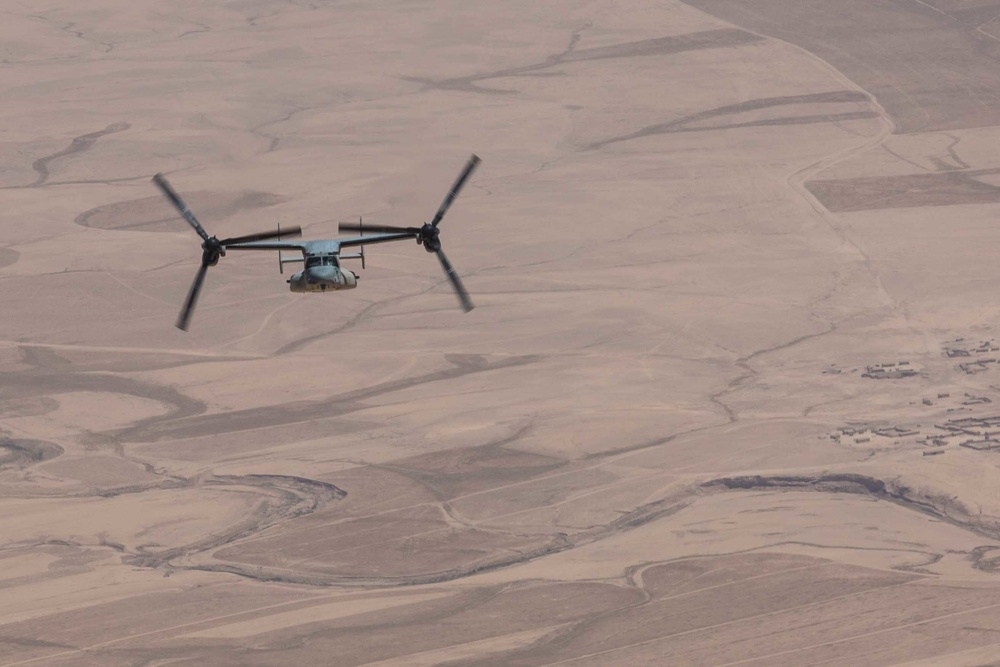 Marines conduct resupply in support of CJTF-OIR