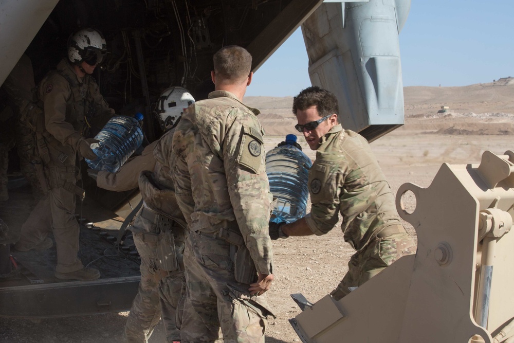 Marines conduct PAX flights and resupply in support of CJTF-OIR