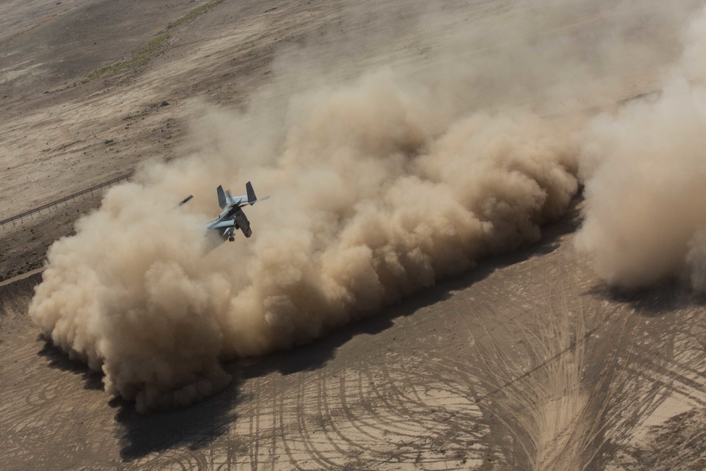 Marines conduct resupply in support of CJTF-OIR