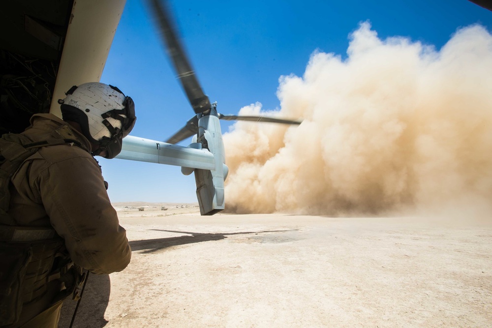 Marines conduct resupply in support of CJTF-OIR