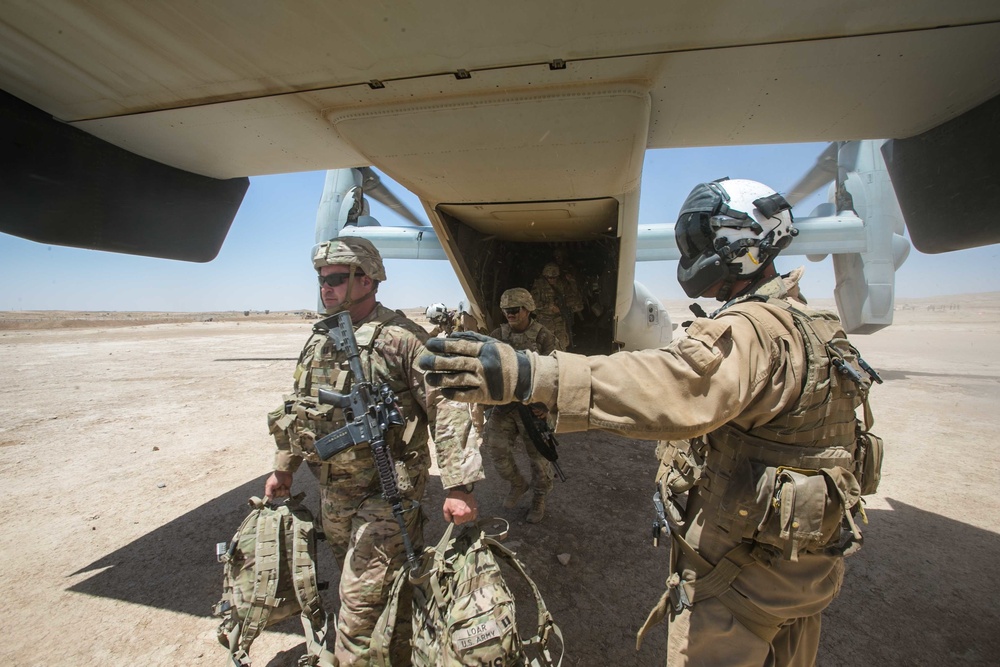 Marines conduct resupply in support of CJTF-OIR