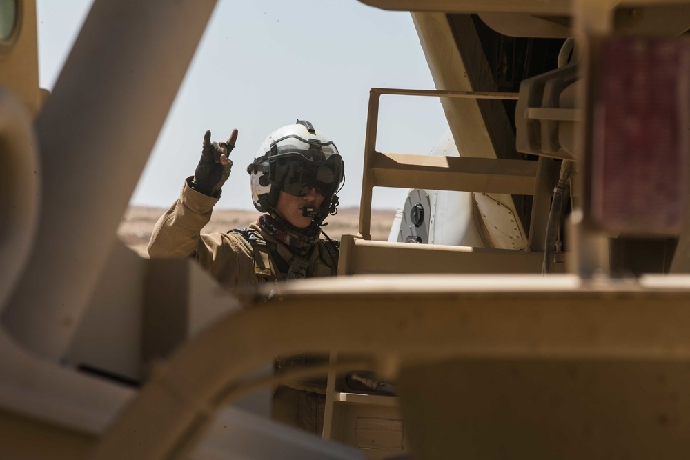 Marines conduct resupply in support of CJTF-OIR