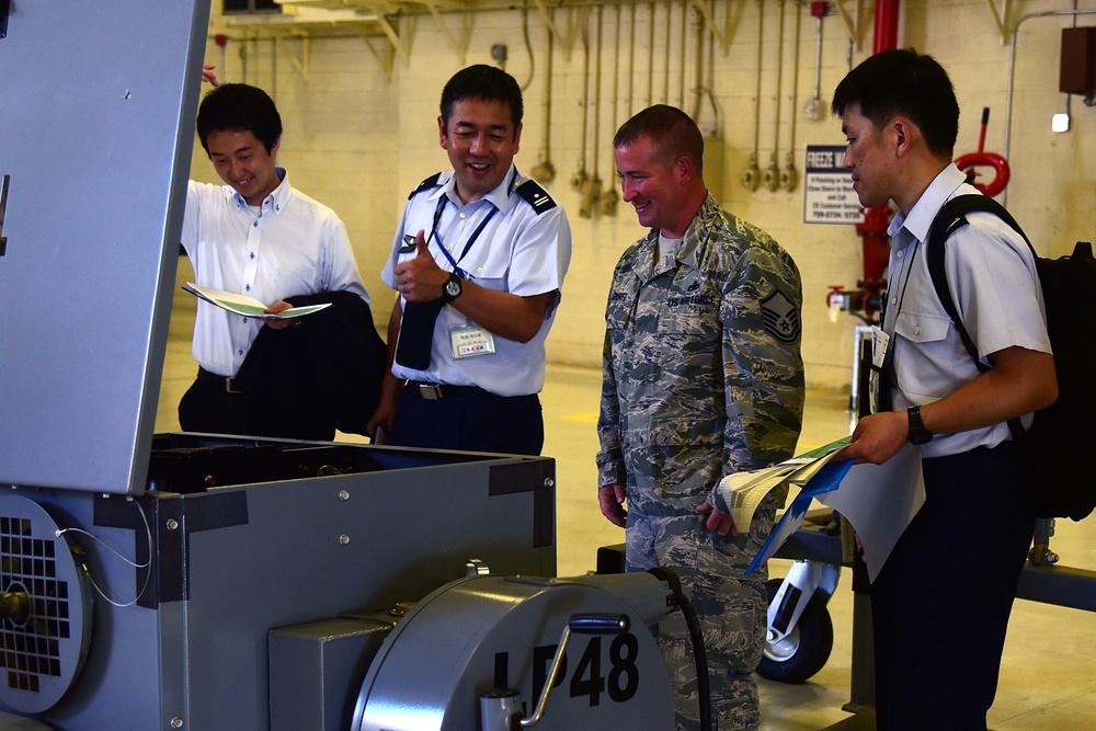 Japan AF acquaints with KC-46
