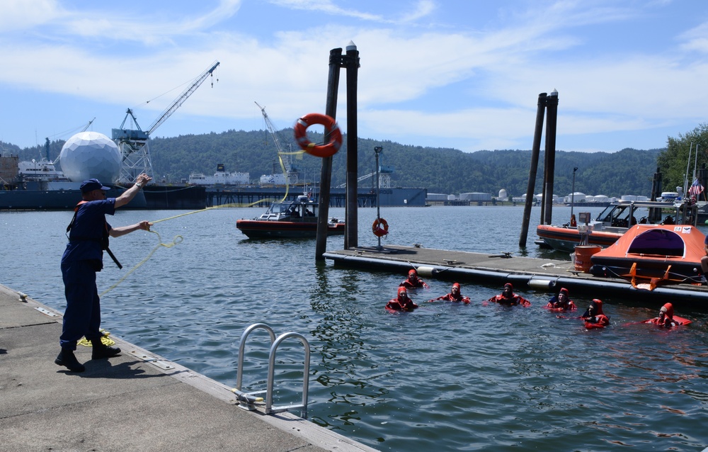 Washington Homeland Security Roundtable members visit Coast Guard Marine Safety Unit Portland, Ore.