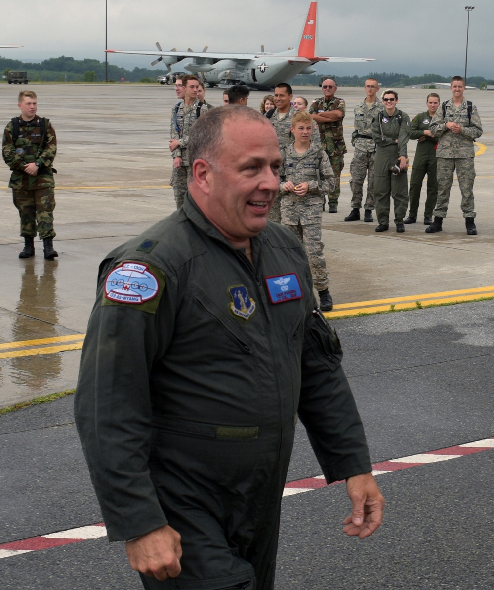NY Air National Guard officer makes his &quot;final flight&quot; after 33 year career