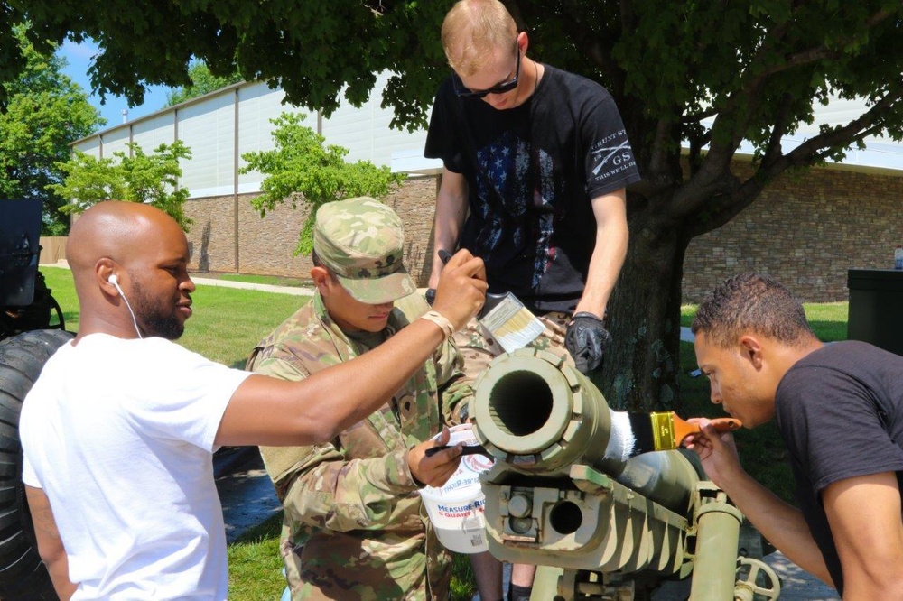 101st Airborne Division: Screaming Eagle volunteers restore howitzers for Pratt museum