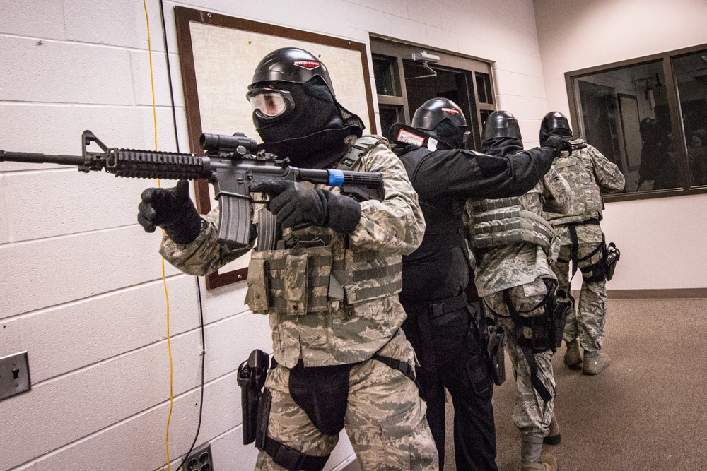 Missouri Security Forces practice small team tactics