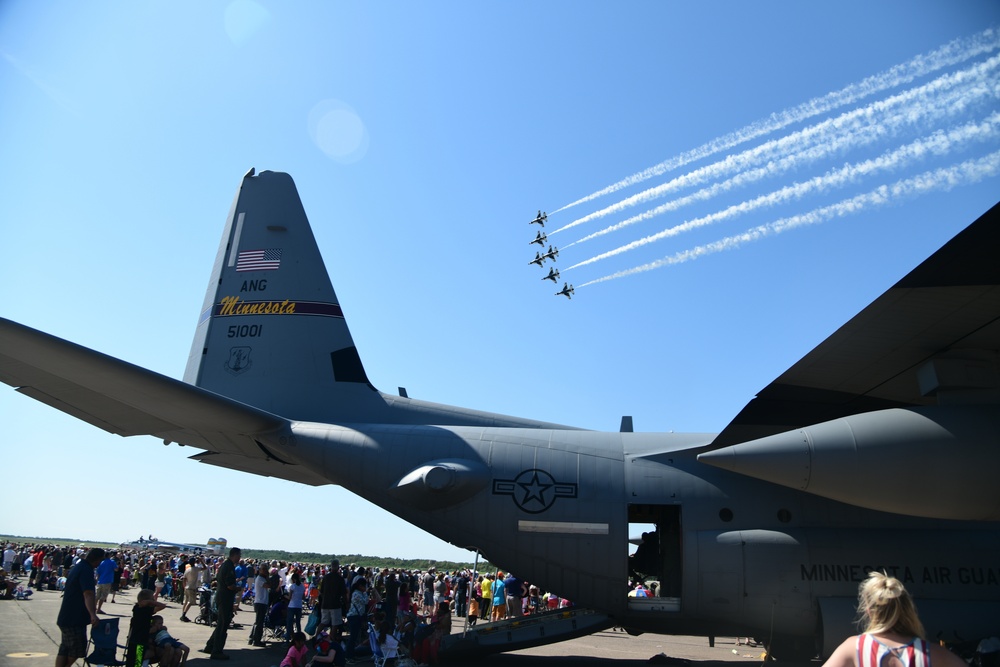 US Air Force Thunderbirds Soar High at the 2018 Duluth Air Show