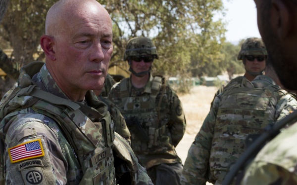 Lt. Gen. Luckey vistits Troops