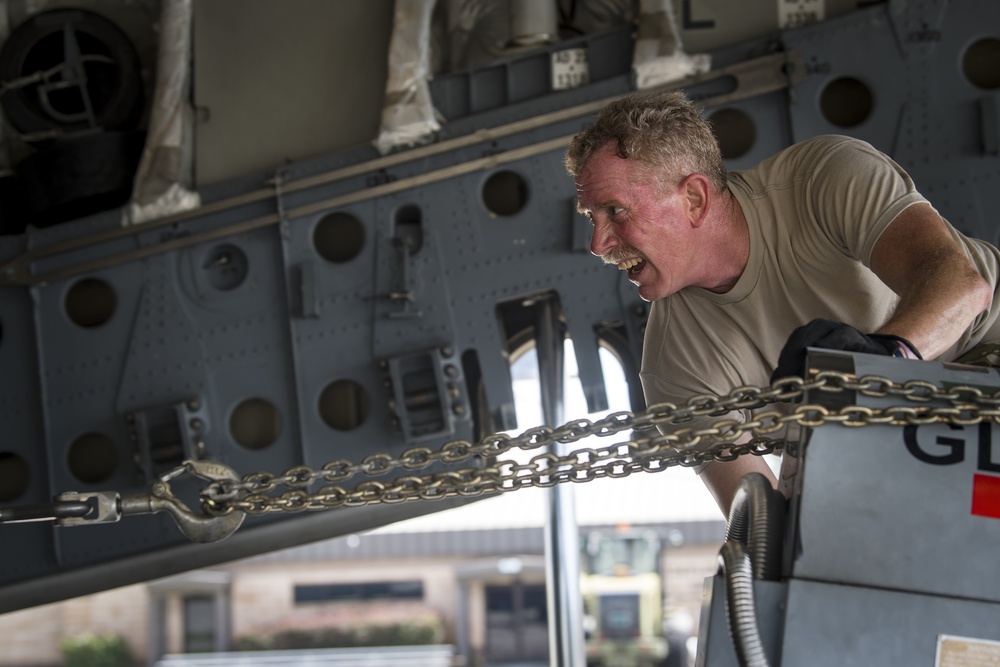 Loadmasters prepare units to deploy