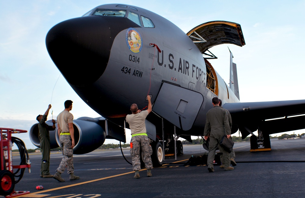 434th Aircraft Maintenance Squadron refuels Stratotanker in support of RIMPAC 2018