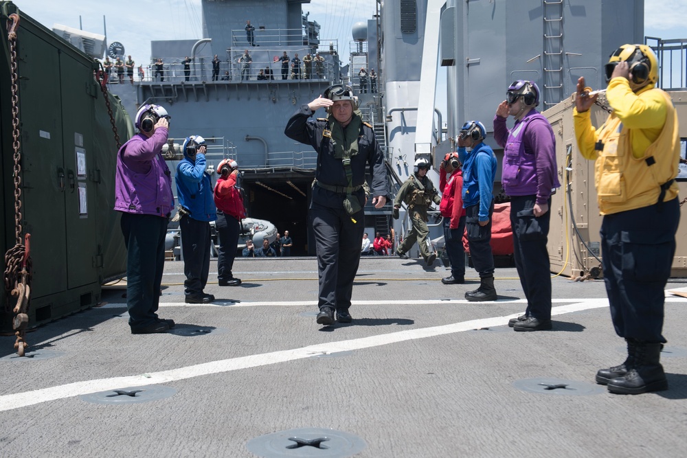 USS Harpers Ferry hosts New Zealand Maritime Component Commander