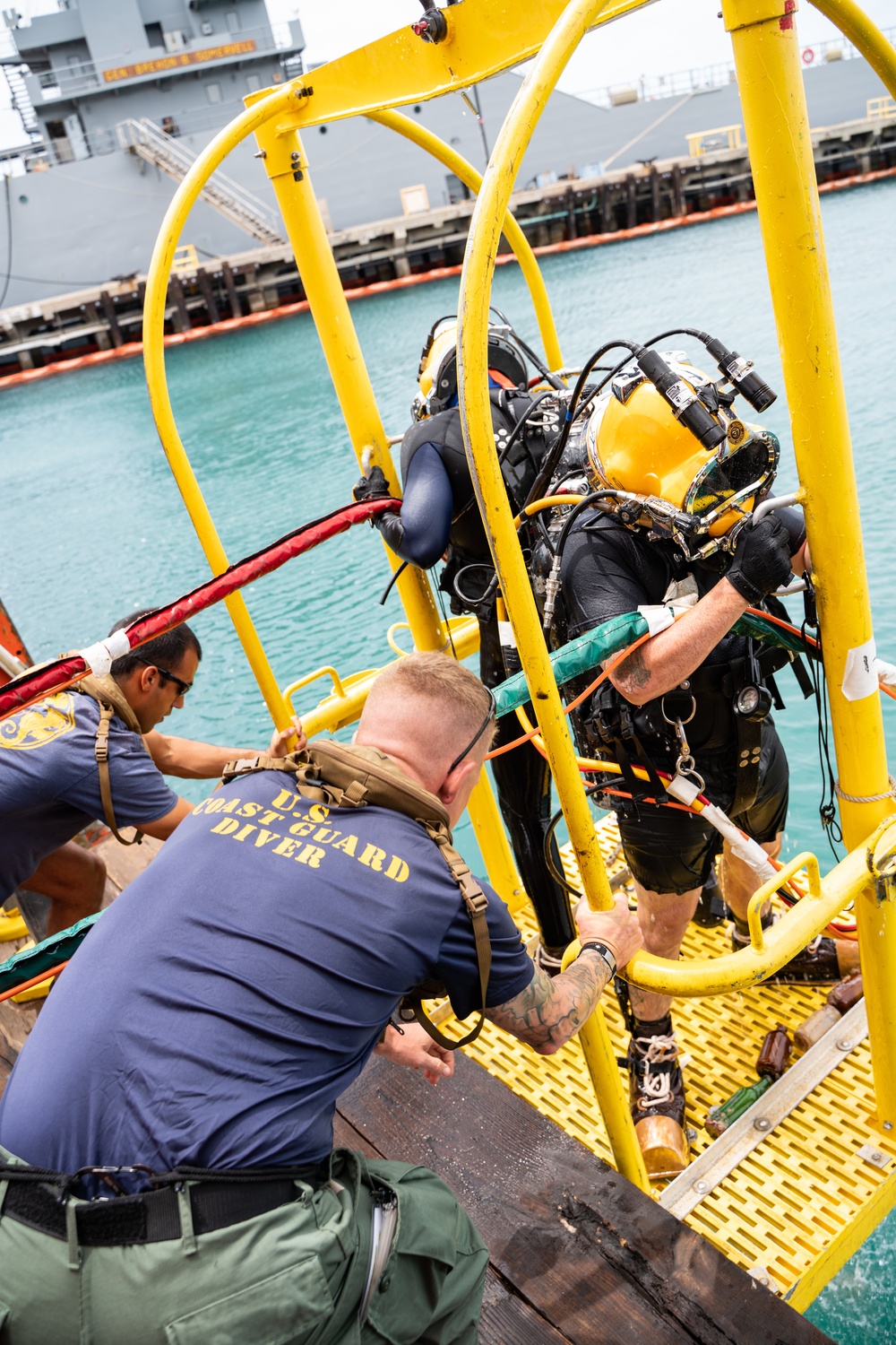 MDSU1 and Regional Dive Locker Pacific dive at JBPHH