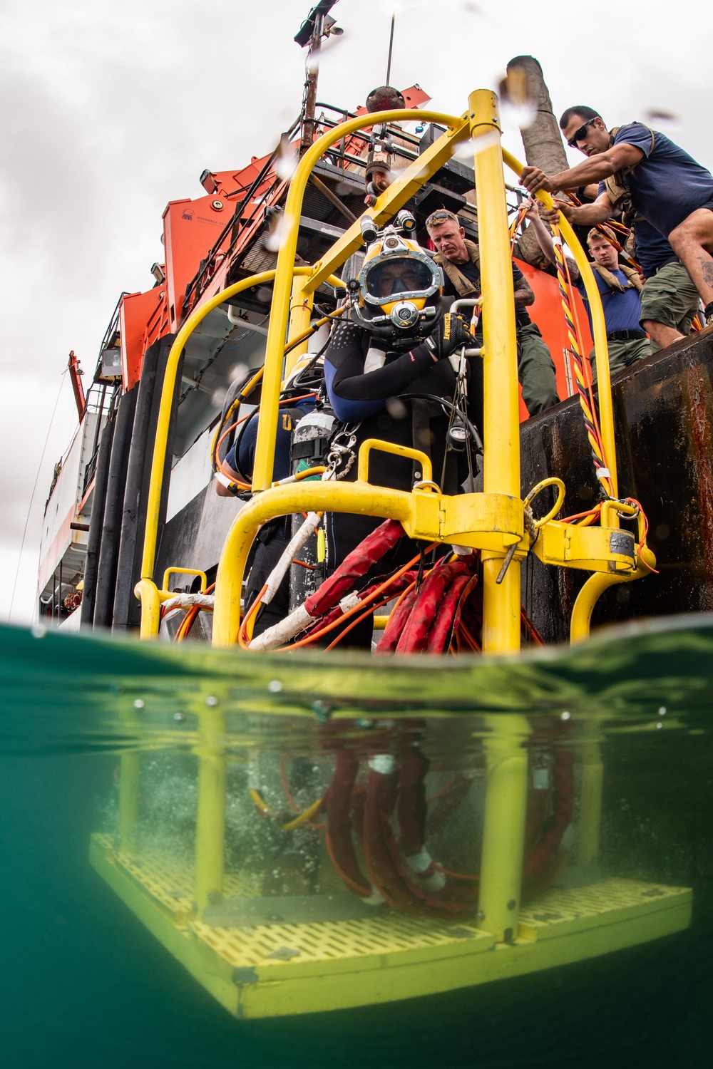 MDSU1 and Regional Dive Locker Pacific dive at JBPHH