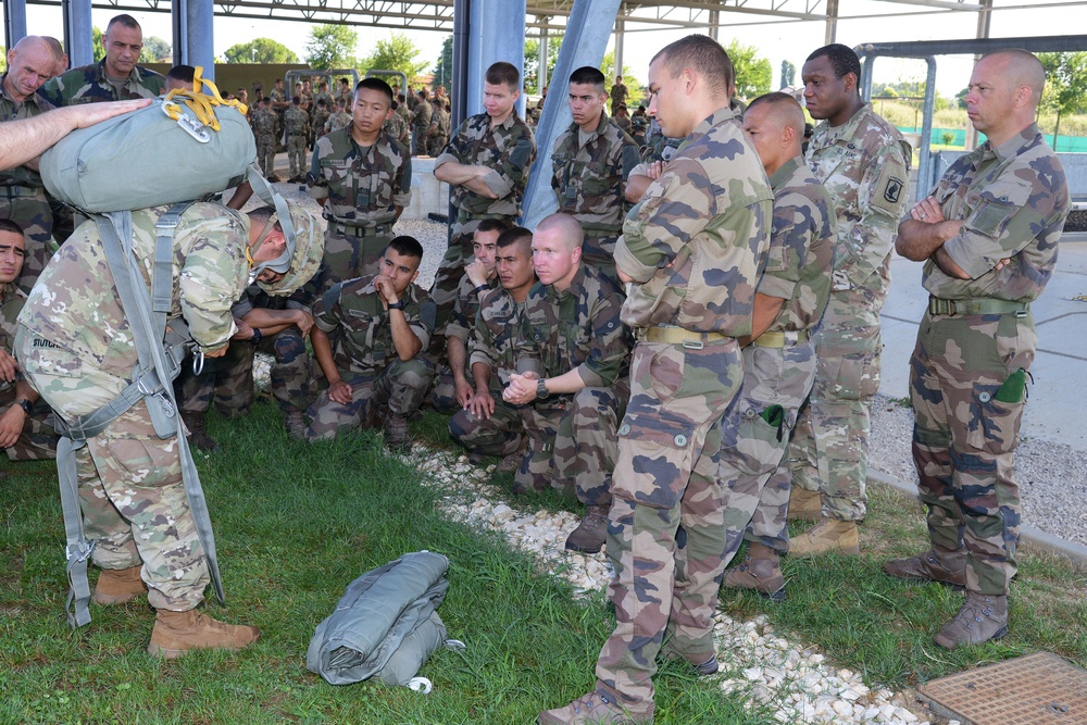 Multinational Airborne Refresher Training at Caserma Del Din, Vicenza, Italy, July 18, 2018.