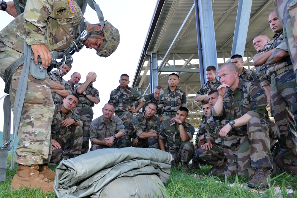 Multinational Airborne Refresher Training at Caserma Del Din, Vicenza, Italy, July 18, 2018.