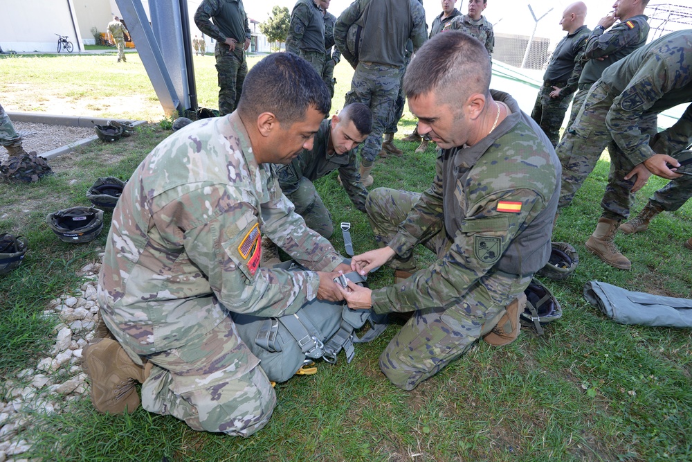 Multinational Airborne Refresher Training at Caserma Del Din, Vicenza, Italy, July 18, 2018.