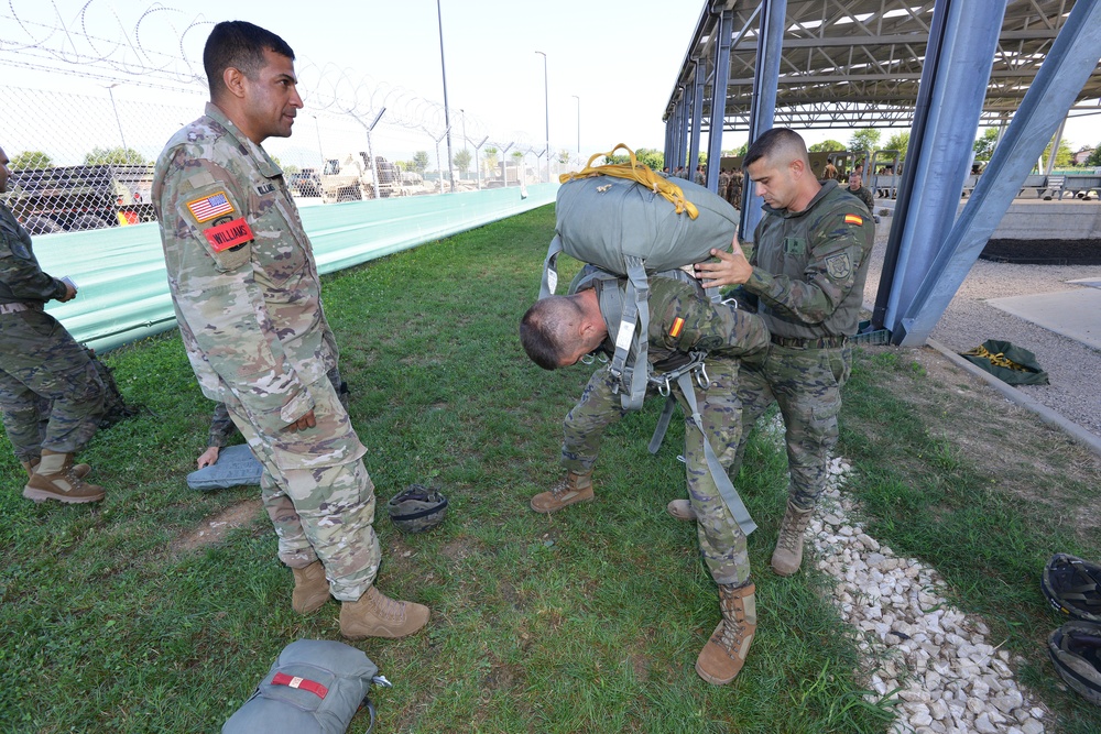 Multinational Airborne Refresher Training at Caserma Del Din, Vicenza, Italy, July 18, 2018.