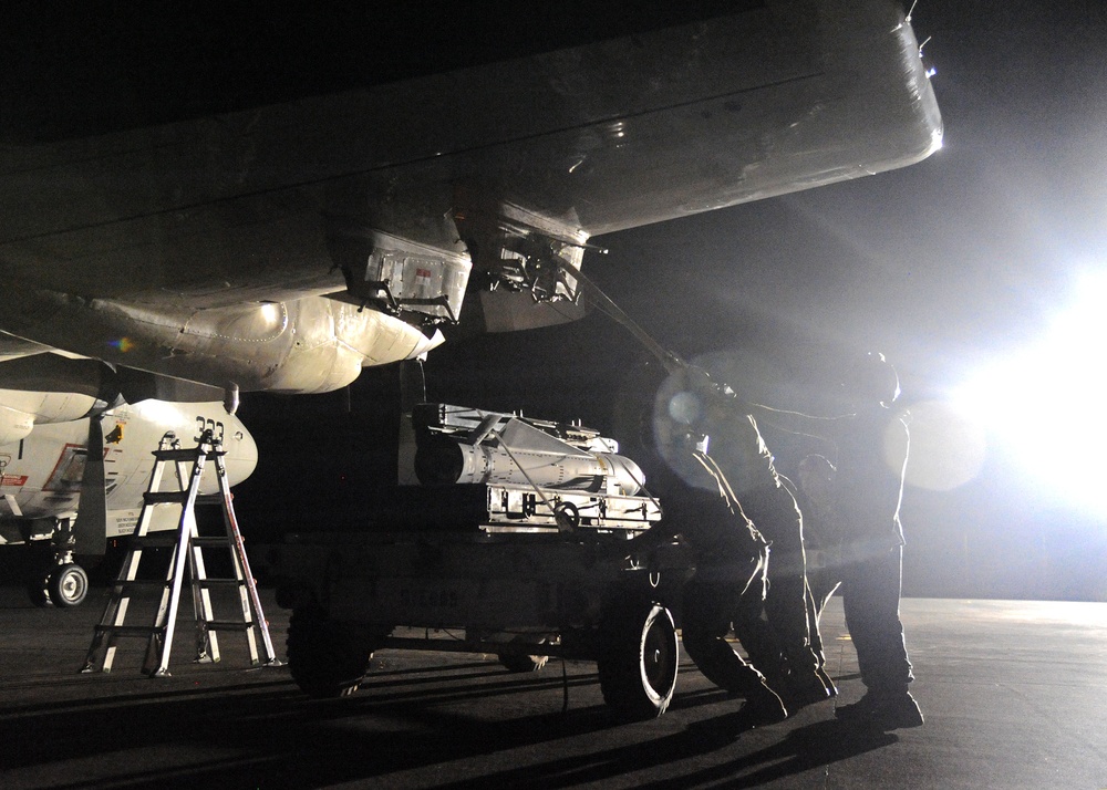 Patrol squadron Sailors upload Maverick missiles during RIMPAC 2018