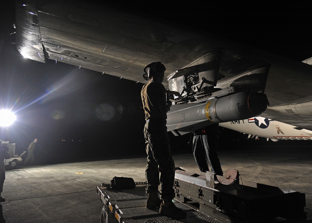 Patrol squadron Sailors upload Maverick missiles during RIMPAC