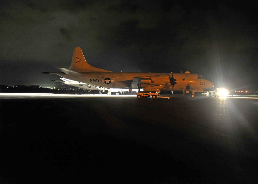 Patrol squadron Sailors upload Maverick missiles on P-3Cs during RIMPAC 2018