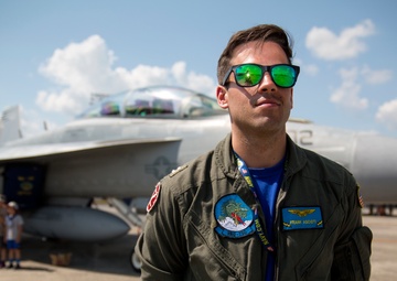 Navy pilot inspired by 104th Fighter Wing, flies home for 2018 Great New England Air and Space Show