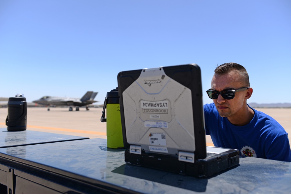 Lightning Integrated Technicians reinvent F-35 maintenance