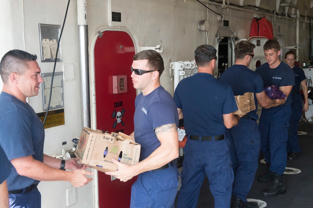 USCGC Bertholf loads supplies underway during RIMPAC 2018