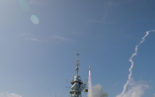 Vancouver Launches Missile During RIMPAC