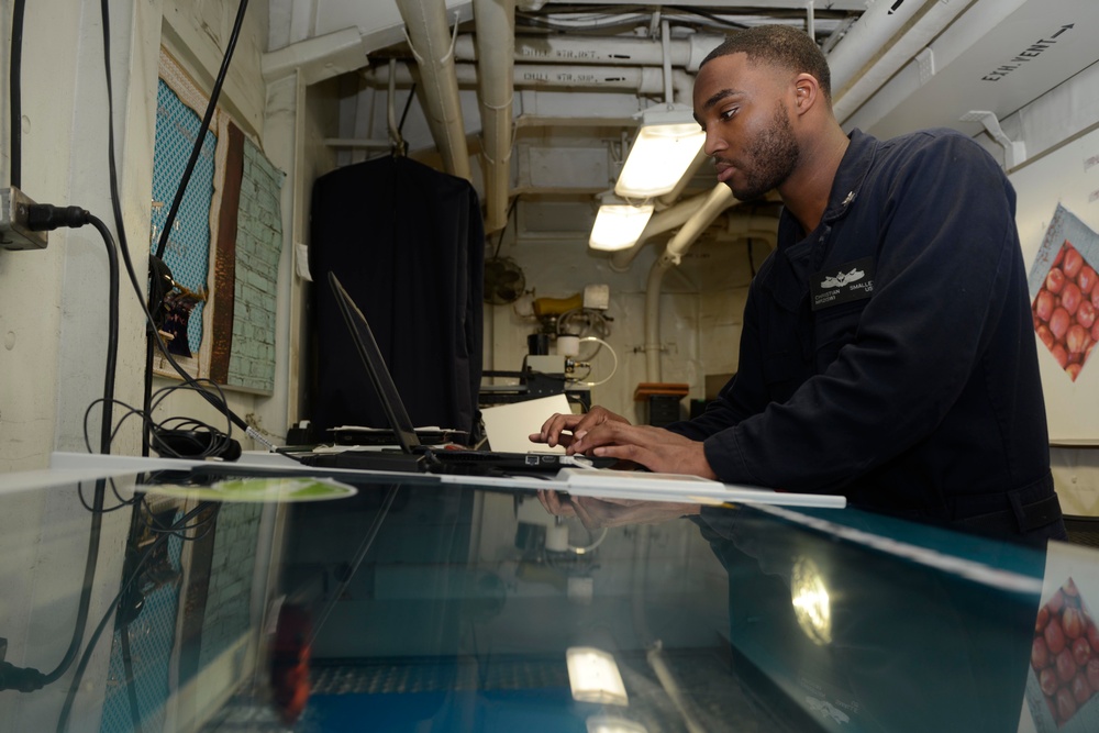 180718-N-MK318-0255 ATLANTIC OCEAN (July 18, 2018)