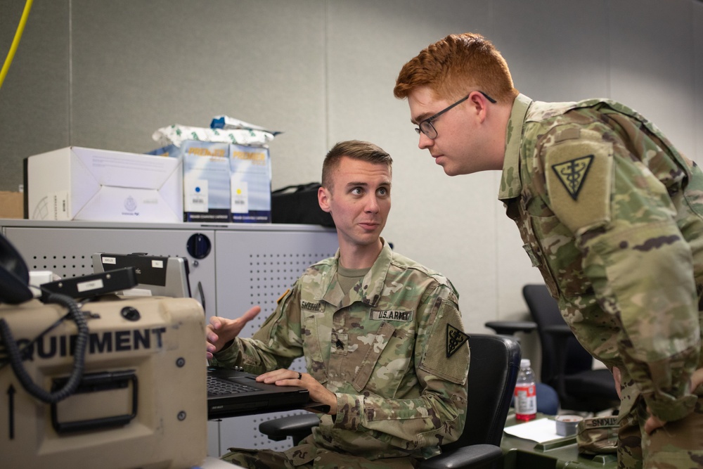 Talk this way: U.S. Army Reserve communications specialists lead the pack