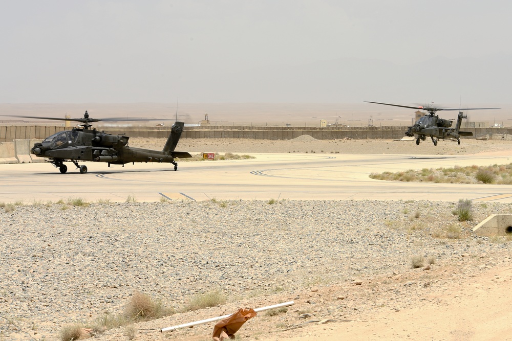 AH-64 Apaches