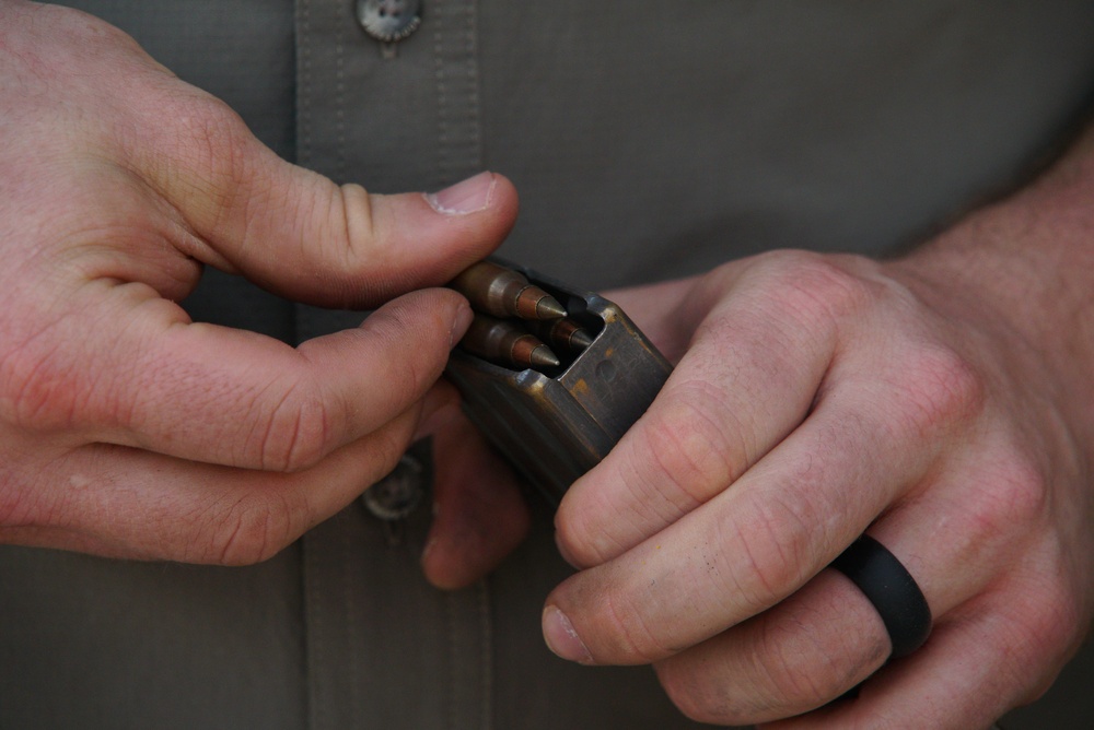 404th Civil Affairs conducts M4 training