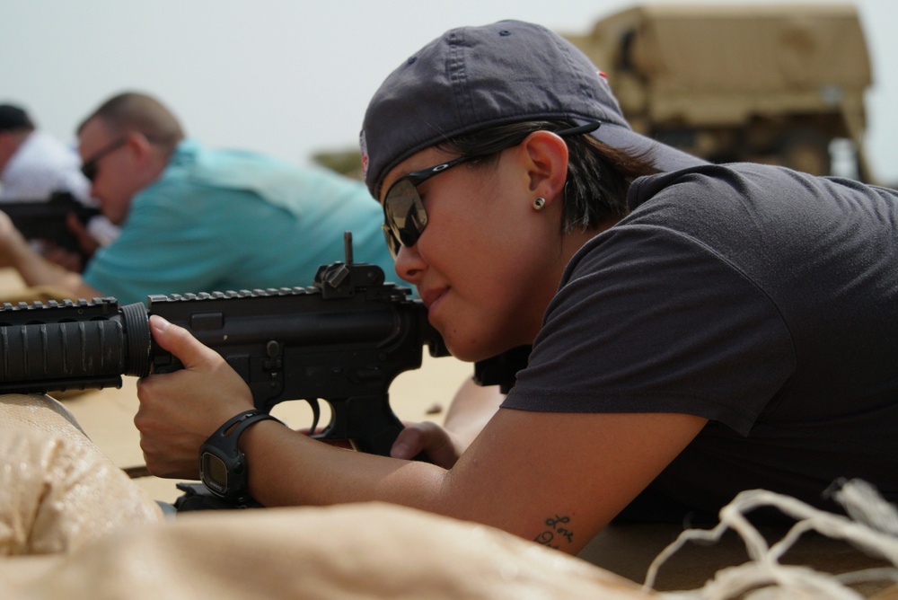 404th Civil Affairs conducts M4 training