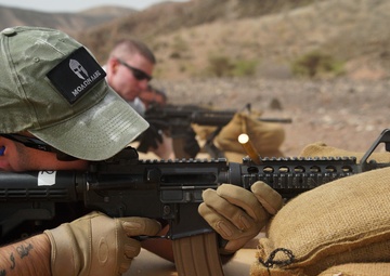 404th Civil Affairs conducts M4 training