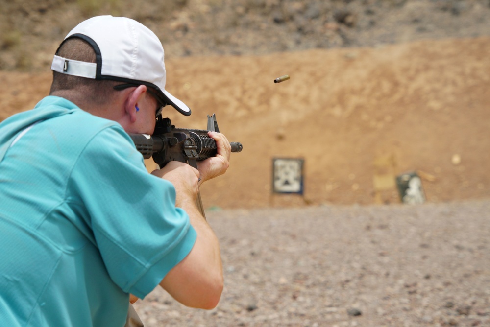 404th Civil Affairs conducts M4 training