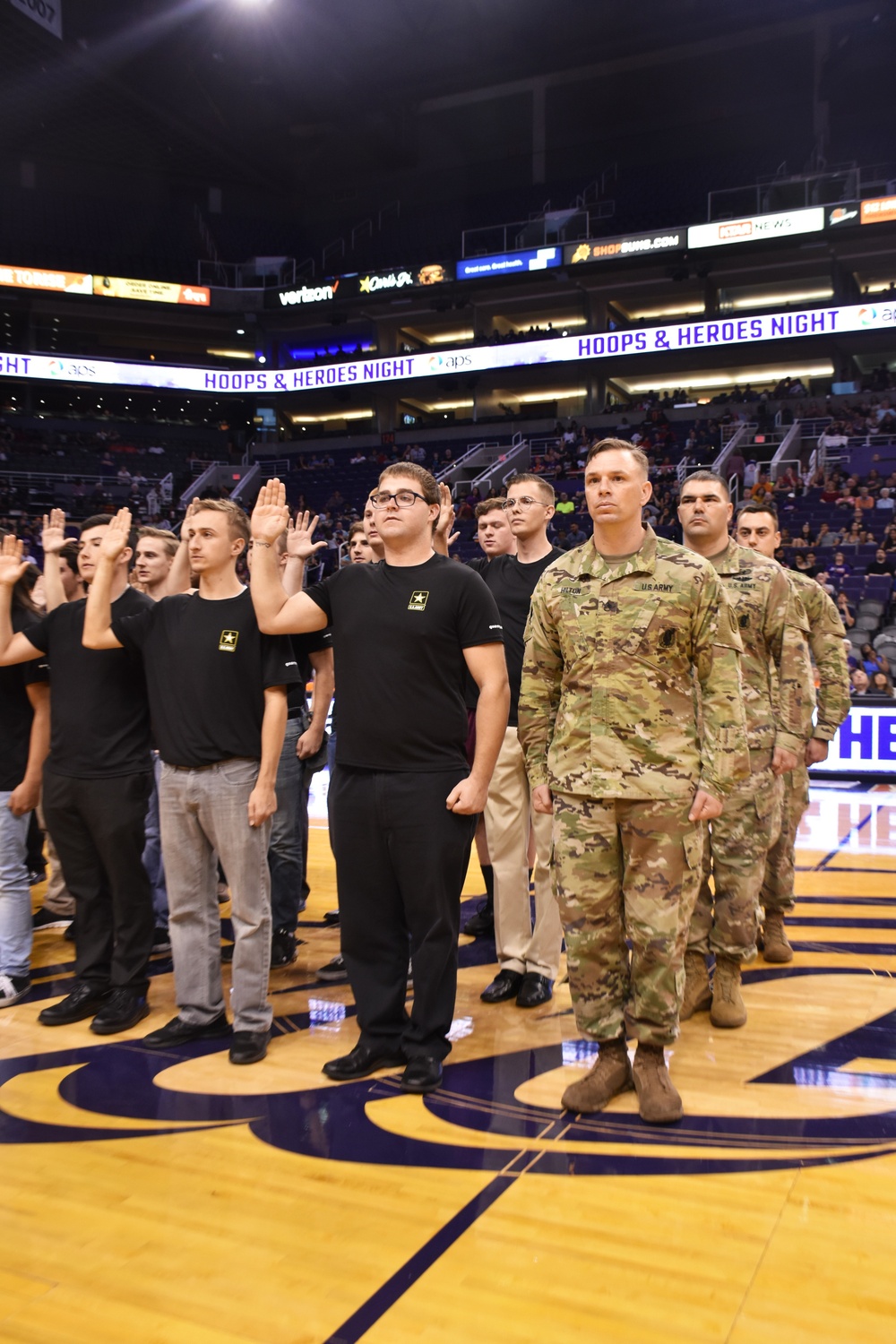 Phoenix Recruiting Battalion conducts mass enlistment at WNBA game