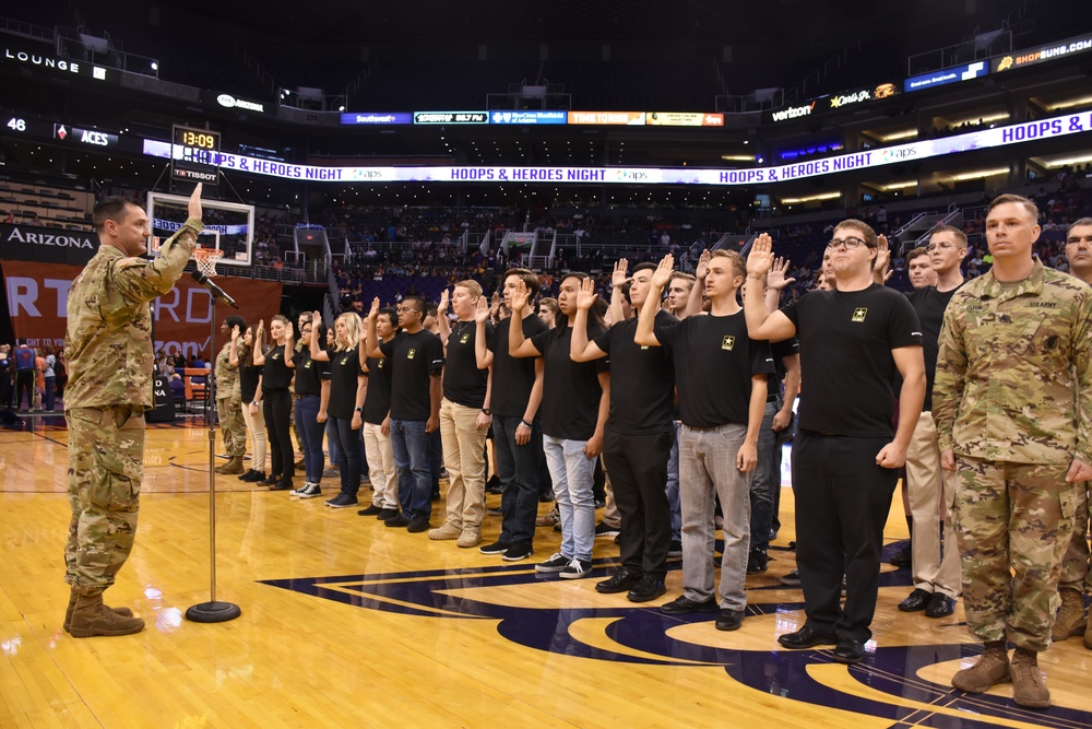 Phoenix Recruiting Battalion conducts mass enlistment at WNBA game