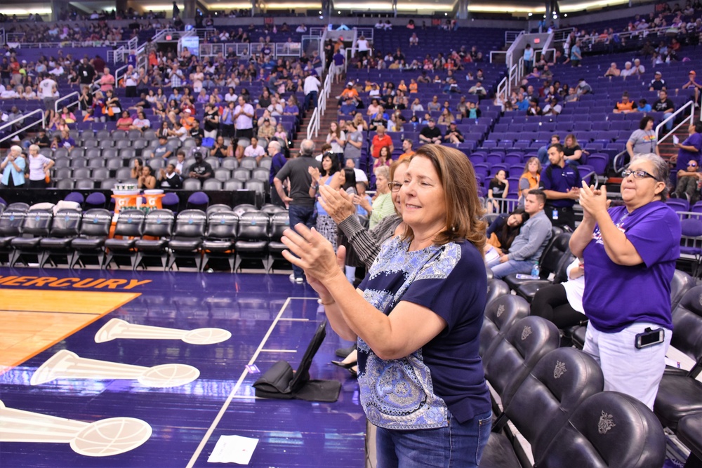 Phoenix Recruiting Battalion conducts mass enlistment at WNBA game