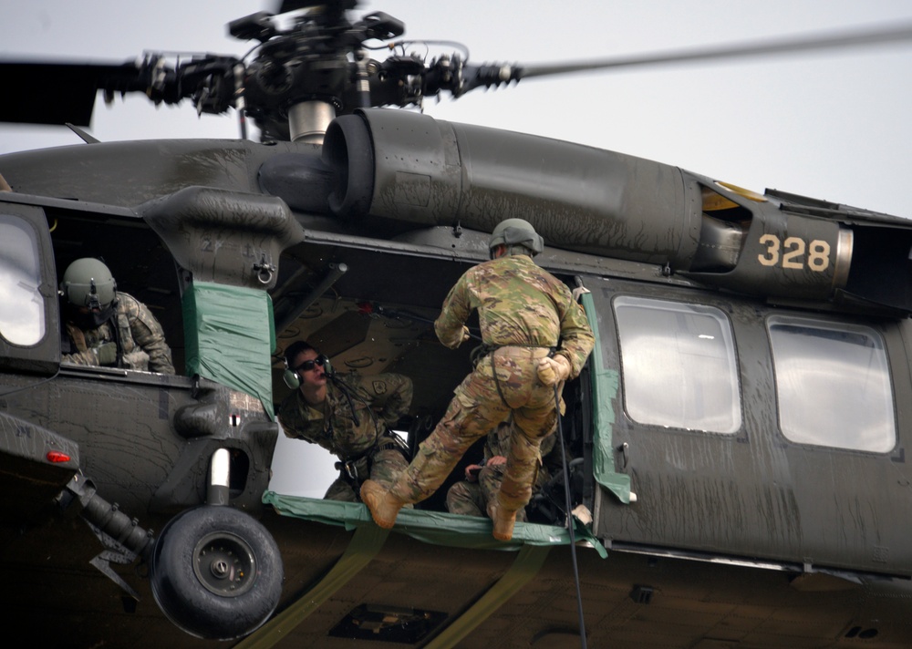 Oregon hosts Warrior Training Center Rappel Master Course