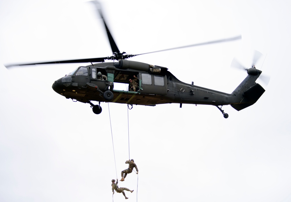 DVIDS Images Oregon hosts Warrior Training Center Rappel Master