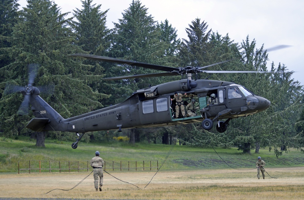 Oregon hosts Warrior Training Center Rappel Master Course