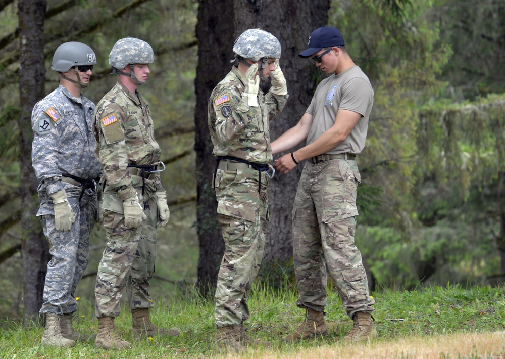 Oregon hosts Warrior Training Center Rappel Master Course